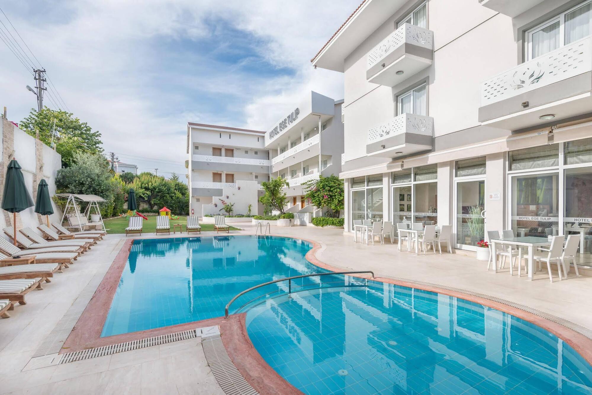Ege Tulip Cesme Hotell Exteriör bild