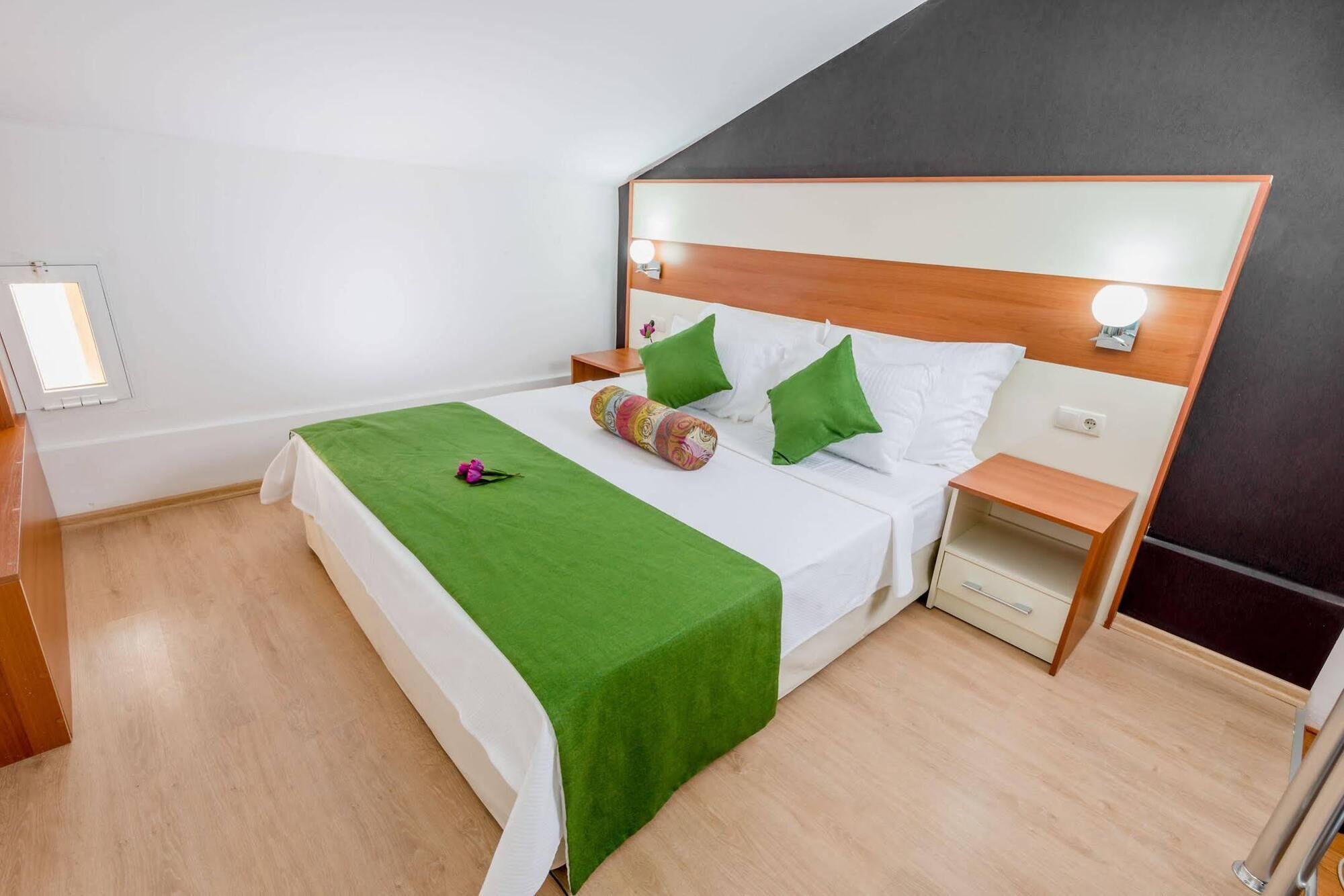 Ege Tulip Cesme Hotell Exteriör bild