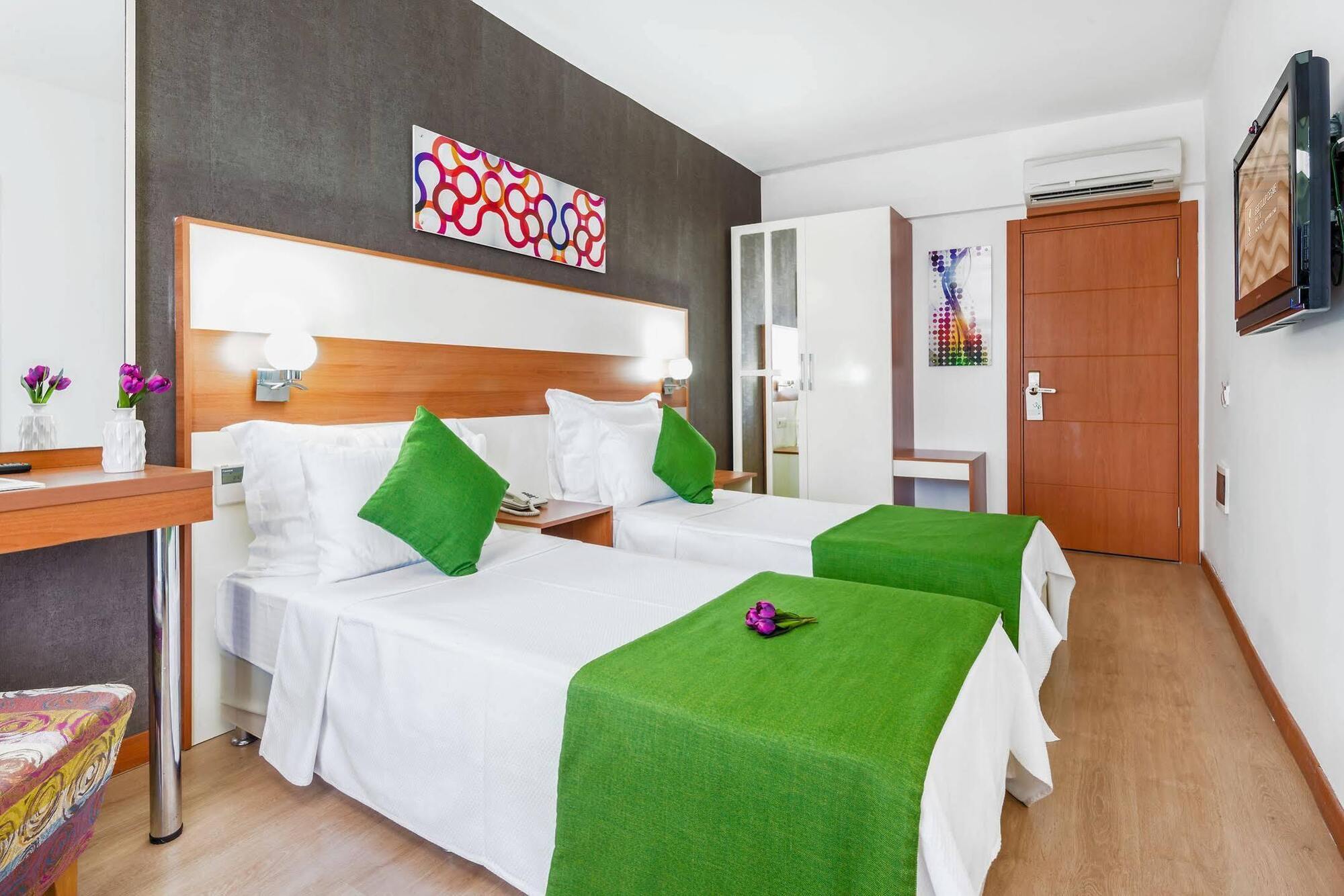 Ege Tulip Cesme Hotell Exteriör bild