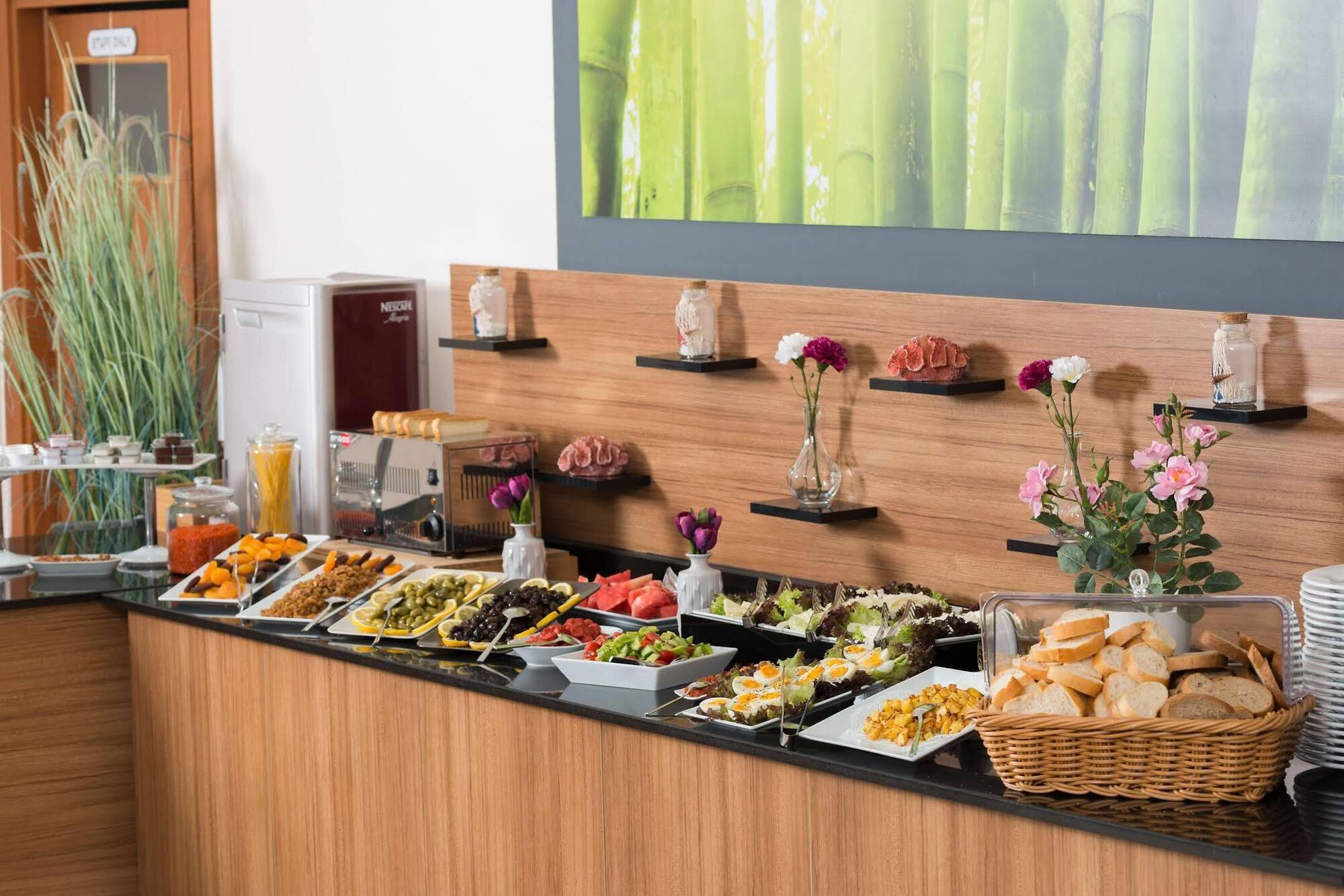 Ege Tulip Cesme Hotell Exteriör bild